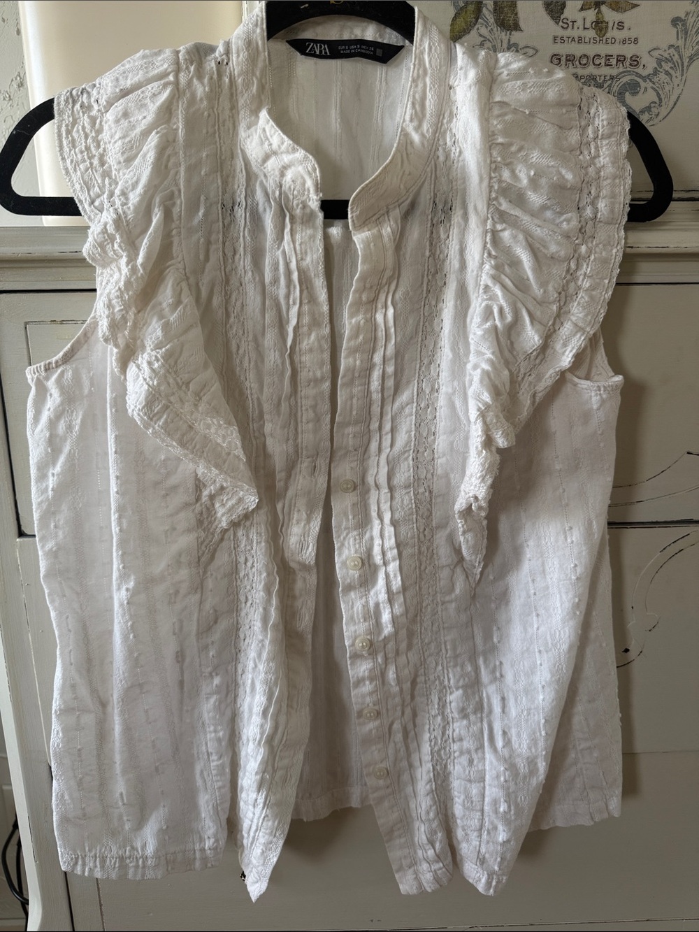 Zara White Ruffled Sleeveless Button-Front Blouse